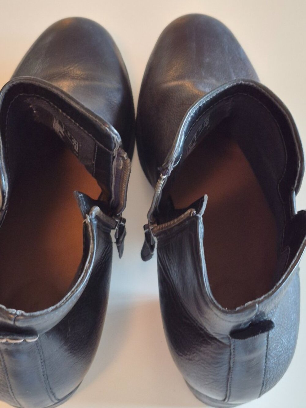 Clarks Ankle Boots Womens 9 Black Leather Side Zip Block Heel Booties - Picture 8 of 12